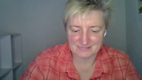 Snapshot of vea_motty chatting on December 2025 11:37:02 AM vea_motty online show from December 2025 11:37:02 AM