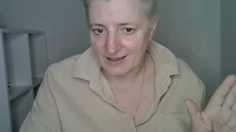 Snapshot of vea_motty chatting on February 2026 10:06:01 PM vea_motty online show from February 2026 10:06:01 PM