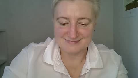 Snapshot of vea_motty chatting on February 2026 01:44:02 PM vea_motty online show from February 2026 01:44:02 PM