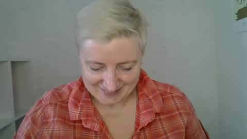 Snapshot of vea_motty chatting on March 2026 12:00:01 PM vea_motty online show from March 2026 12:00:01 PM