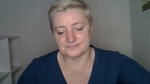 Snapshot of vea_motty chatting on March 2026 04:02:01 PM vea_motty online show from March 2026 04:02:01 PM