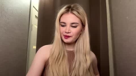 Monika online show from February 2026 01:15:02 PM