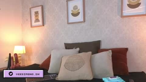 Vee Simons online show from May 2026 08:06:02 PM