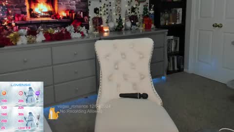 Snapshot of vegas_romance chatting on December 2024 04:32:02 AM vegas_romance online show from December 2024 04:32:02 AM