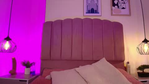 velissia online show from October 2025 07:44:02 PM