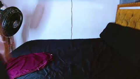 velk_hot1 online show from April 2026 12:18:02 PM
