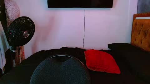 velk_hot1 online show from May 2026 12:43:01 PM