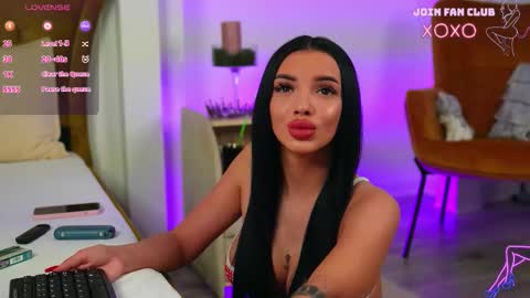 Snapshot of velmaevans chatting on October 2025 05:42:01 PM Velma online show from October 2025 05:42:01 PM