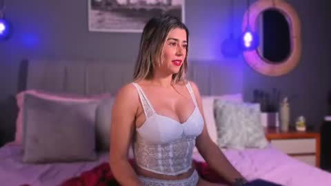 veluna_ online show from June 2026 12:17:01 PM