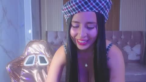 Snapshot of velvet_celeste_b chatting on April 2026 12:33:02 PM velvet_celeste_b online show from April 2026 12:33:02 PM