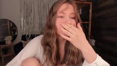 velvet_cherry online show from February 2026 03:49:02 PM