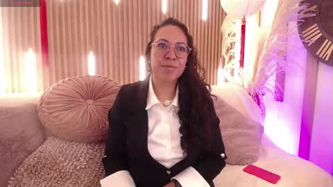 Snapshot of velvet_curly chatting on May 2026 12:35:01 PM Emma Curly online show from May 2026 12:35:01 PM