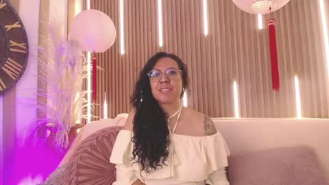 Snapshot of velvet_curly chatting on May 2026 12:23:02 PM Emma Curly online show from May 2026 12:23:02 PM
