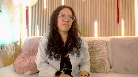Snapshot of velvet_curly chatting on May 2026 12:55:02 PM Emma Curly online show from May 2026 12:55:02 PM