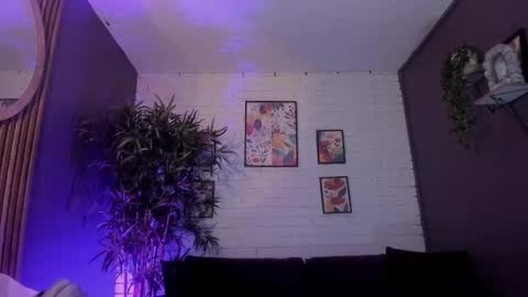 Isabella  online show from December 2025 11:30:02 AM