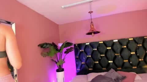 Isabella  online show from April 2026 11:59:02 AM