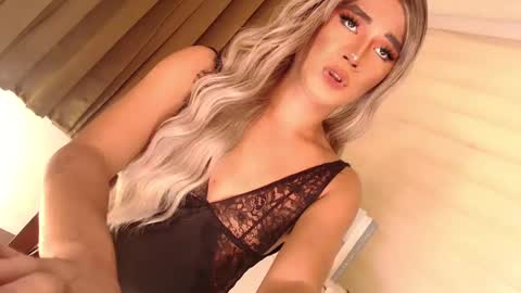 Snapshot of velvet_fux chatting on December 2024 01:23:02 PM Richy will make you fall in love online show from December 2024 01:23:02 PM