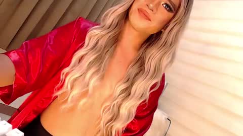 Snapshot of velvet_fux chatting on February 2025 12:51:01 AM Richy will make you fall in love online show from February 2025 12:51:01 AM