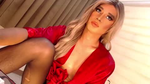 Snapshot of velvet_fux chatting on February 2025 07:00:01 PM Richy will make you fall in love online show from February 2025 07:00:01 PM