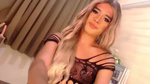 Snapshot of velvet_fux chatting on February 2025 10:19:01 PM Richy will make you fall in love online show from February 2025 10:19:01 PM