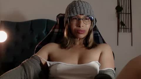 Andrea online show from October 2025 08:20:01 PM