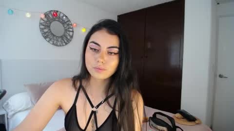 velvet_moon_0202 online show from April 2026 05:18:01 PM