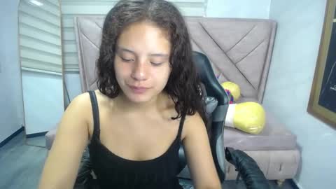 velvet_moon_v online show from September 2025 01:11:02 PM