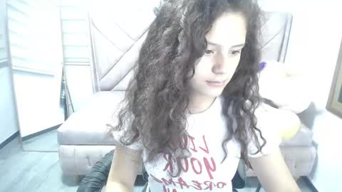 velvet_moon_v online show from September 2025 01:02:01 PM