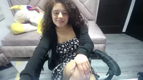 velvet_moon_v online show from October 2025 01:46:02 PM