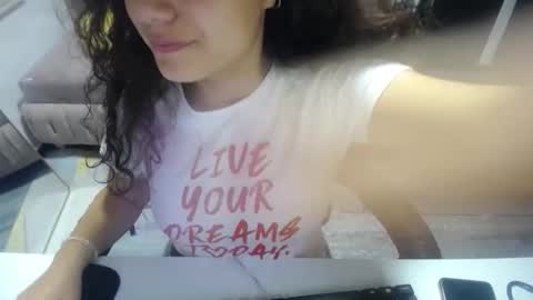 velvet_moon_v online show from October 2025 01:12:02 PM