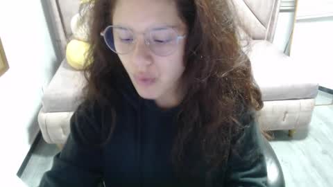 velvet_moon_v online show from December 2025 01:29:01 PM