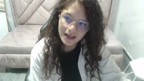 velvet_moon_v online show from February 2026 07:41:02 PM