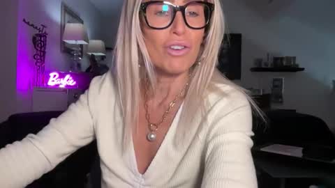 VelvetBarbie online show from February 2026 07:23:01 PM