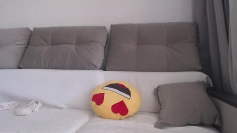 velvetmoon123 online show from April 2026 06:44:01 AM