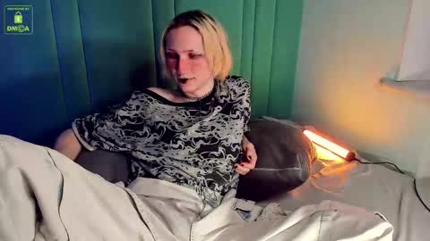 Snapshot of velvetqueer chatting on October 2025 03:31:01 PM TRISS online show from October 2025 03:31:01 PM