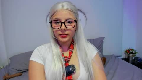 Snapshot of velvetwhite chatting on October 2025 02:40:02 AM Sofia online show from October 2025 02:40:02 AM