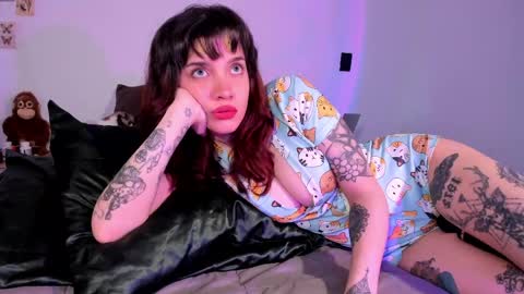 Lanna   online show from May 2026 03:17:01 PM
