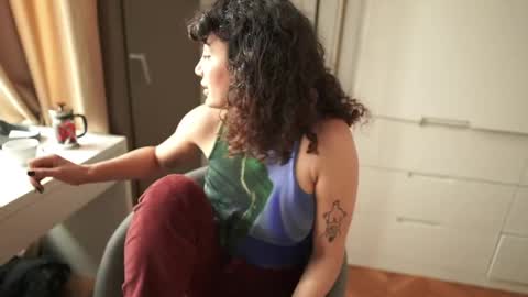 Snapshot of venus_in_jeans chatting on May 2026 11:39:01 AM Bella online show from May 2026 11:39:01 AM