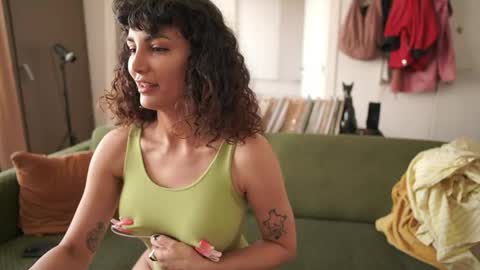Snapshot of venus_in_jeans chatting on May 2026 09:37:01 AM Bella online show from May 2026 09:37:01 AM