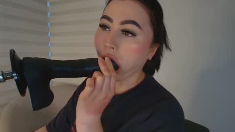 Snapshot of venus_leroy chatting on February 2026 11:14:01 PM Venus online show from February 2026 11:14:01 PM