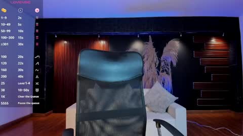 Snapshot of venuscooper_ chatting on April 2026 09:39:33 PM Venus Cooper Everyday From 1400 to 2200 Col Time online show from April 2026 09:39:33 PM