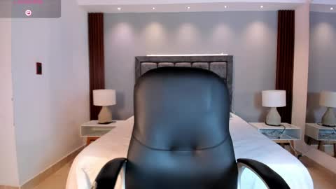 Snapshot of venuscooper_ chatting on April 2026 07:20:01 PM Venus Cooper Everyday From 1400 to 2200 Col Time online show from April 2026 07:20:01 PM