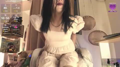 Snapshot of venuslusty chatting on November 2025 06:37:02 AM Venus online show from November 2025 06:37:02 AM