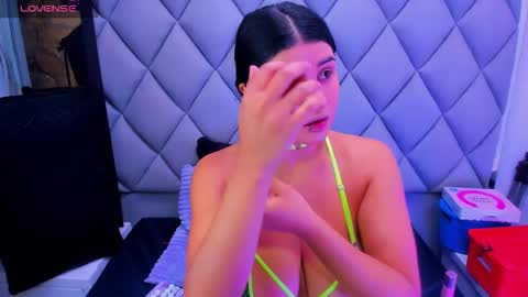 Venusowen  online show from November 2025 01:02:02 PM