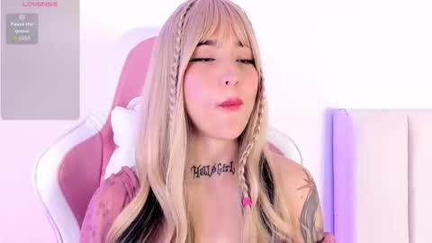 Snapshot of venusvan chatting on October 2025 12:08:02 PM Shelly online show from October 2025 12:08:02 PM