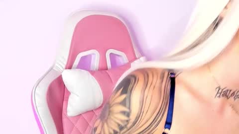 Snapshot of venusvan chatting on November 2025 01:00:01 PM Shelly online show from November 2025 01:00:01 PM