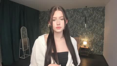 Veola online show from April 2026 07:37:01 PM