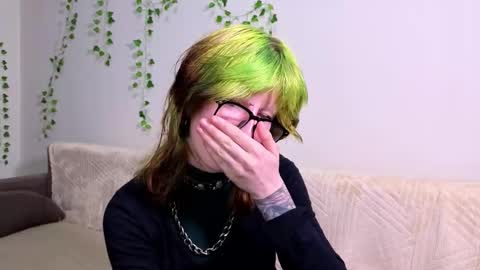 Erica online show from September 2025 07:38:01 PM