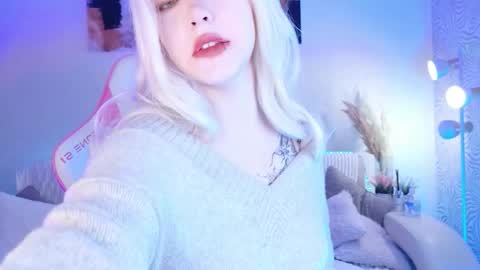 Mia online show from October 2025 06:19:01 AM