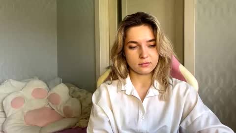 Snapshot of verlieweit chatting on October 2025 08:01:01 AM Nova online show from October 2025 08:01:01 AM